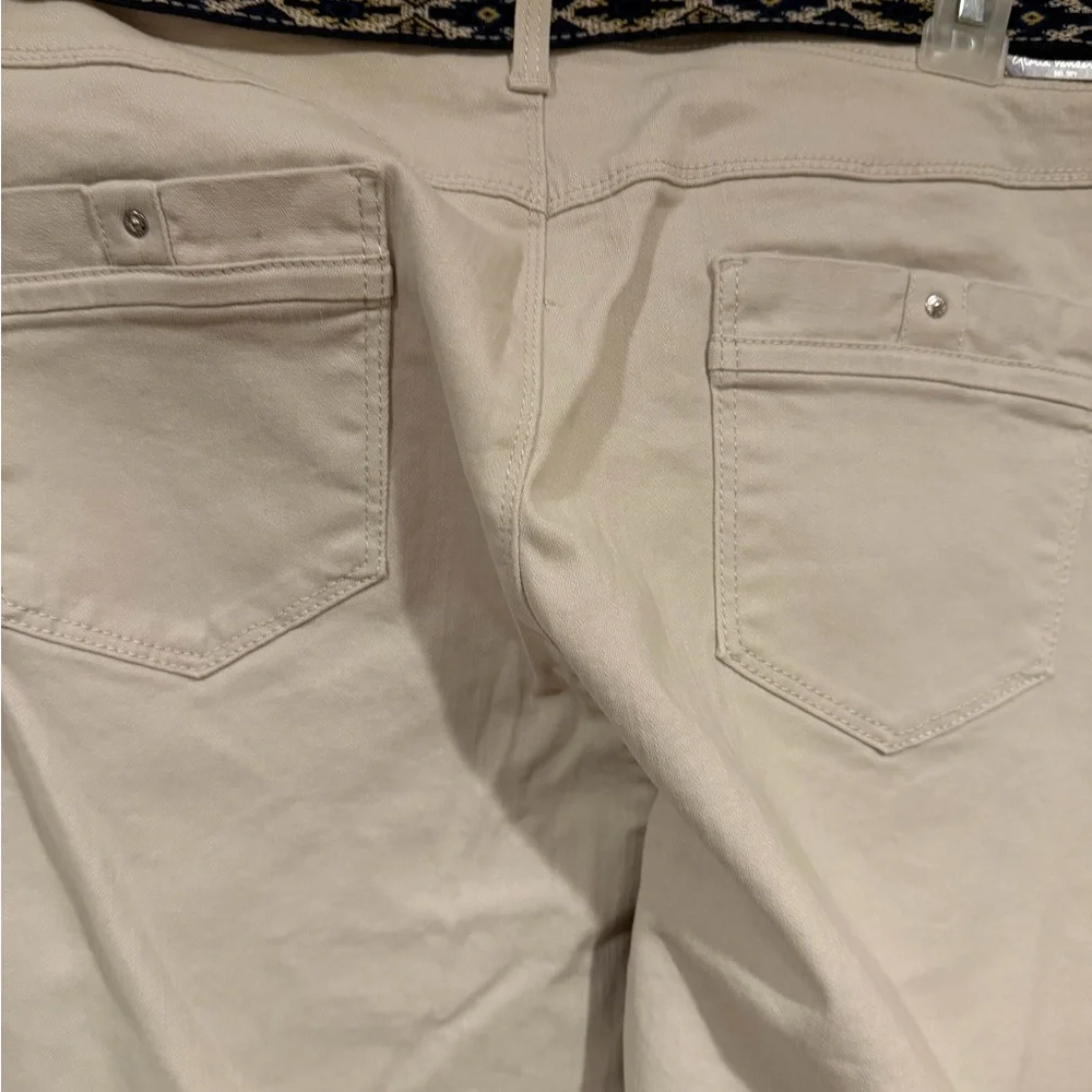 NWT Women’s Size 16 Gloria Vanderbilt Natural Sand Patty Belted Capri - Picture 6 of 6